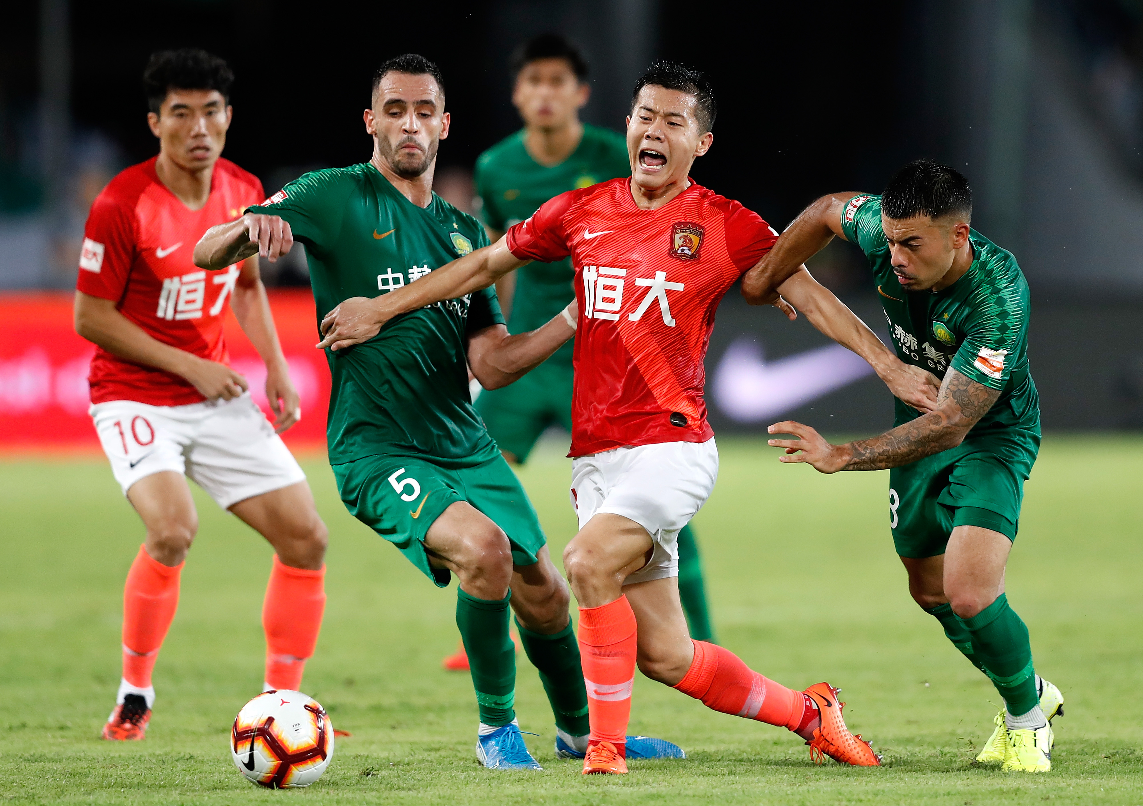 北京中赫国安队取得客场胜利,锁定胜局 北京中赫国安队取得客场胜利,锁定胜局