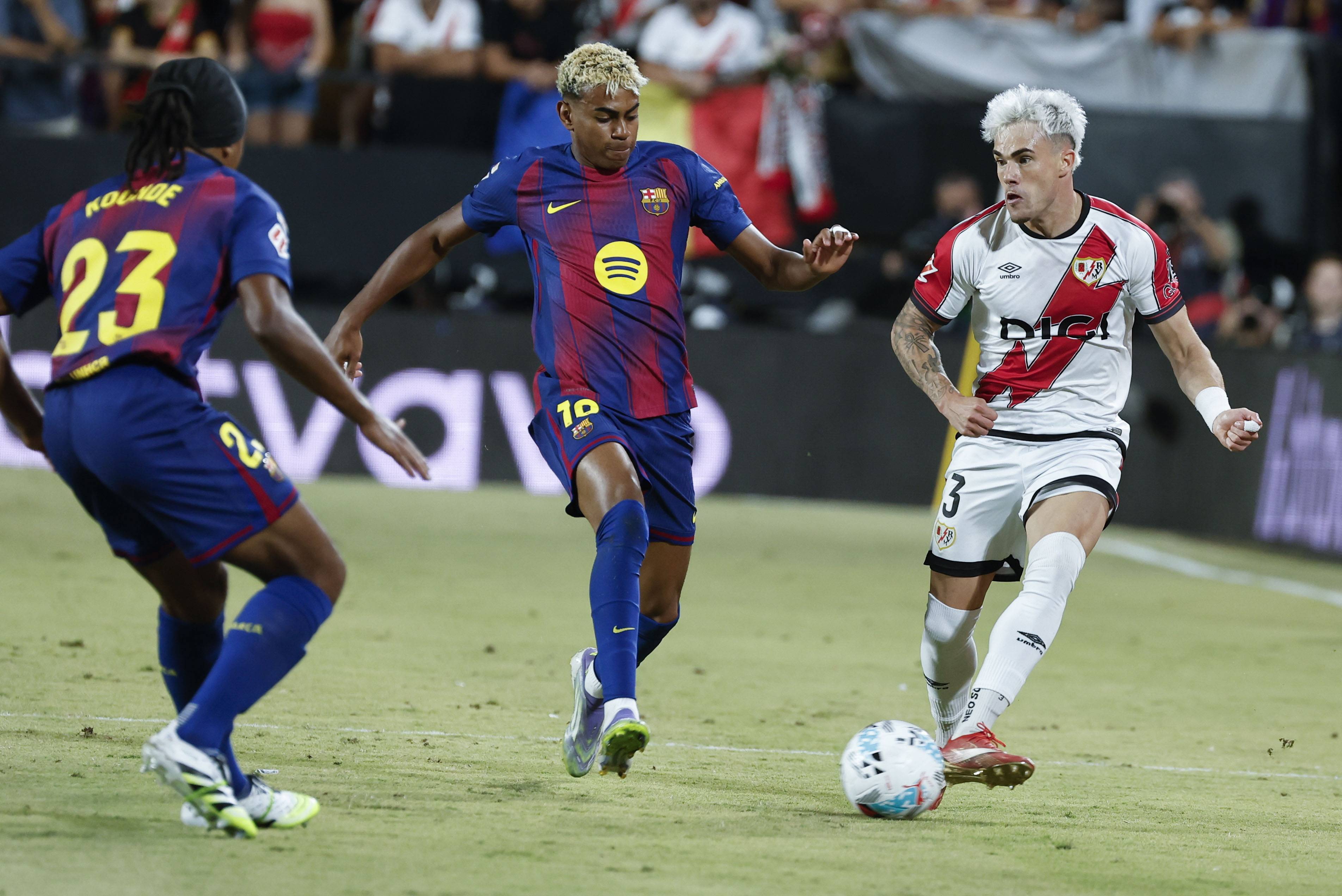 雷速网球直播-西班牙足球甲级联赛：巴塞罗那队挫败对手，继续领跑