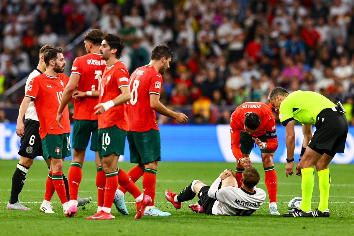 勒沃库森横扫葡萄牙，莱万状态火热