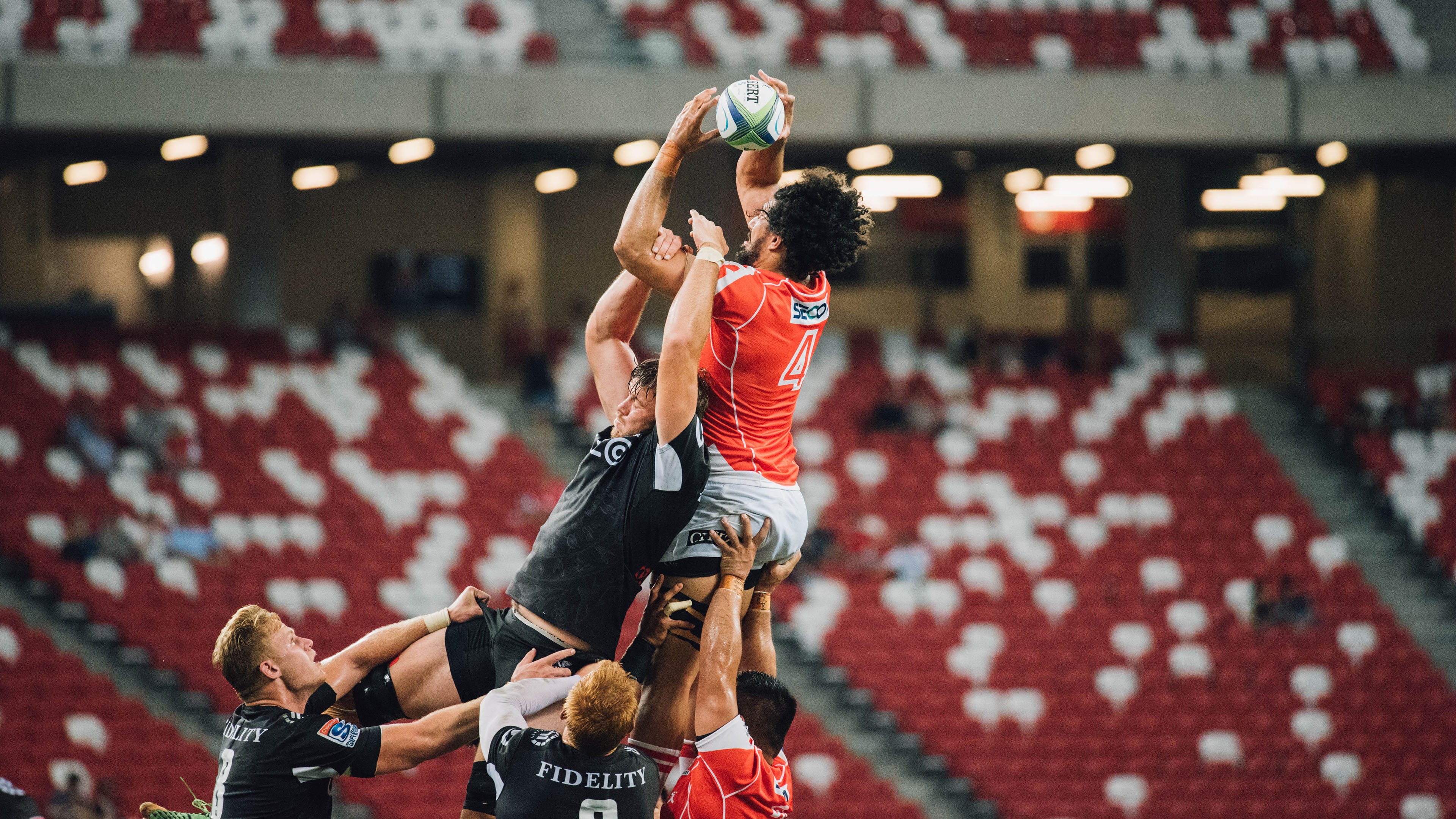 雷速体育直播-F1新赛季揭幕战之夜，德里赫特完成自我救赎，当赛道轰鸣与绿茵荣光交织